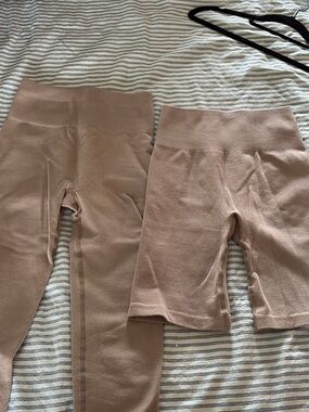 Everlane leggings and biker short